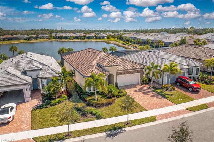 6830 Greenbriar CT, NAPLES FL 34114