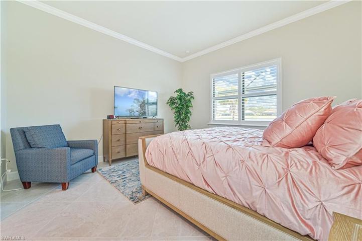 6830 Greenbriar CT, NAPLES FL 34114