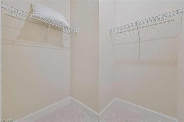 6830 Greenbriar CT, NAPLES FL 34114