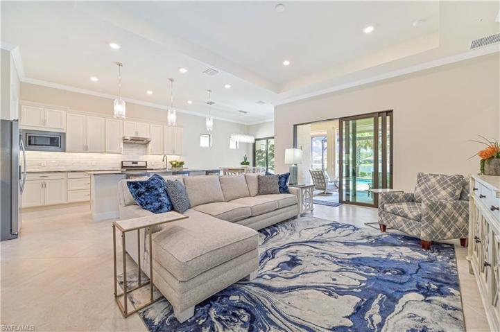 6830 Greenbriar CT, NAPLES FL 34114