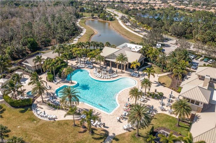 6830 Greenbriar CT, NAPLES FL 34114