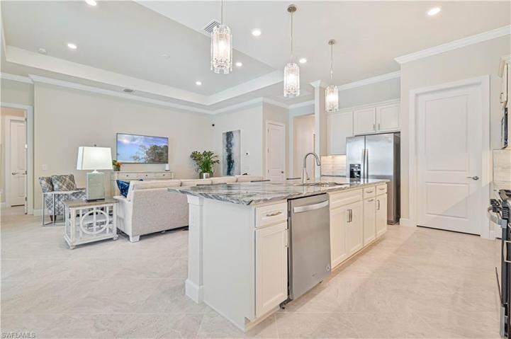 6830 Greenbriar CT, NAPLES FL 34114