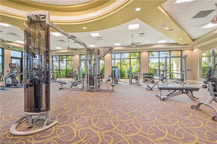 6830 Greenbriar CT, NAPLES FL 34114