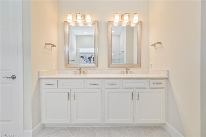 6830 Greenbriar CT, NAPLES FL 34114