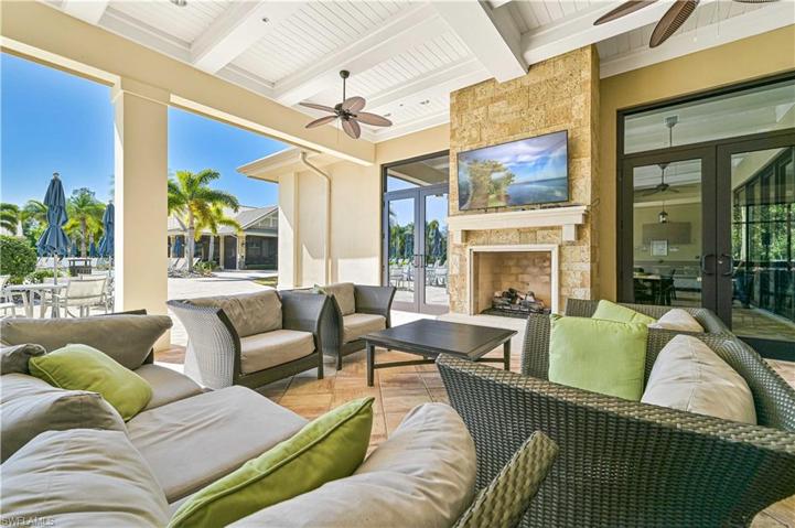 6830 Greenbriar CT, NAPLES FL 34114
