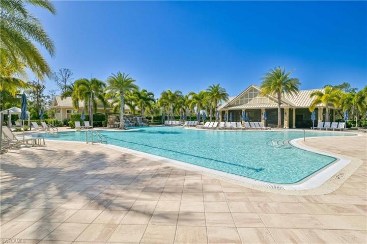 6830 Greenbriar CT, NAPLES FL 34114