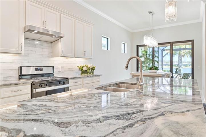 6830 Greenbriar CT, NAPLES FL 34114