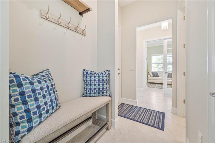 6830 Greenbriar CT, NAPLES FL 34114