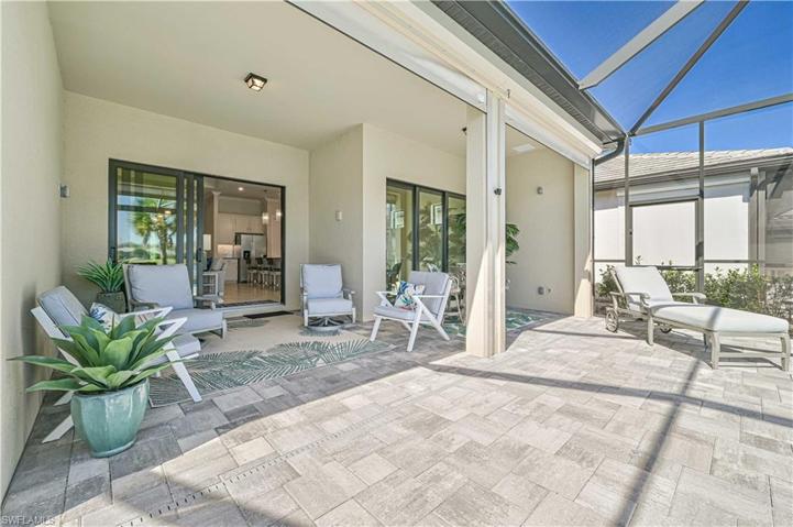 6830 Greenbriar CT, NAPLES FL 34114