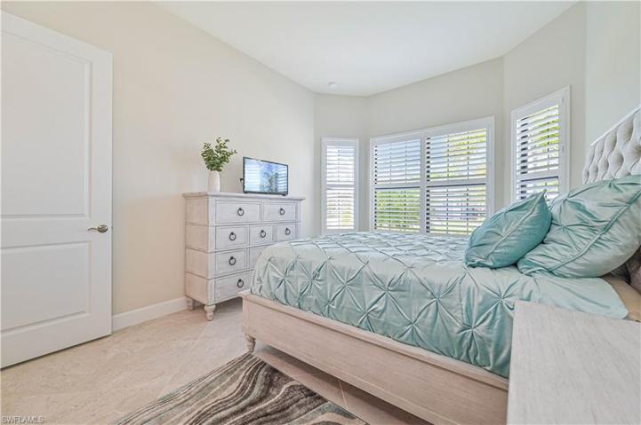 6830 Greenbriar CT, NAPLES FL 34114