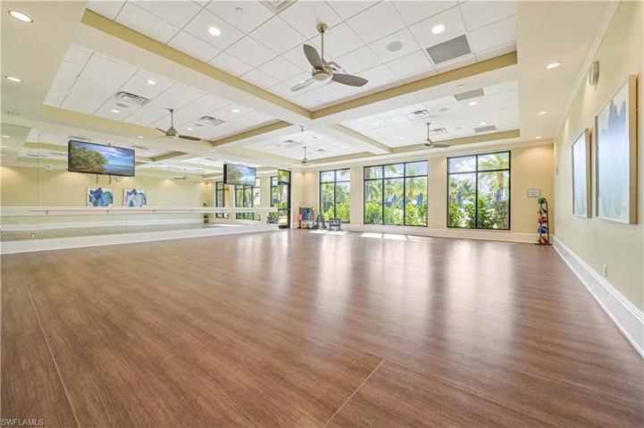 6830 Greenbriar CT, NAPLES FL 34114