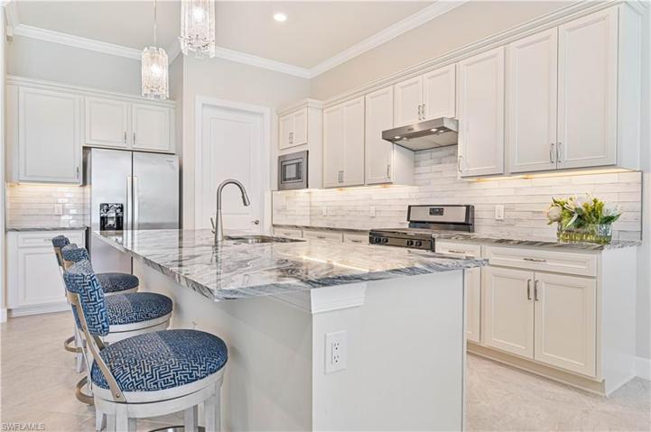 6830 Greenbriar CT, NAPLES FL 34114