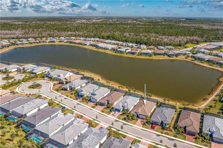 6830 Greenbriar CT, NAPLES FL 34114