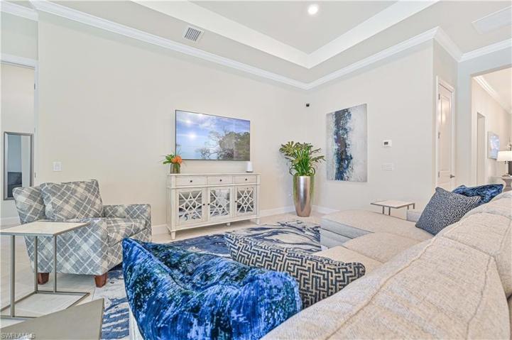 6830 Greenbriar CT, NAPLES FL 34114