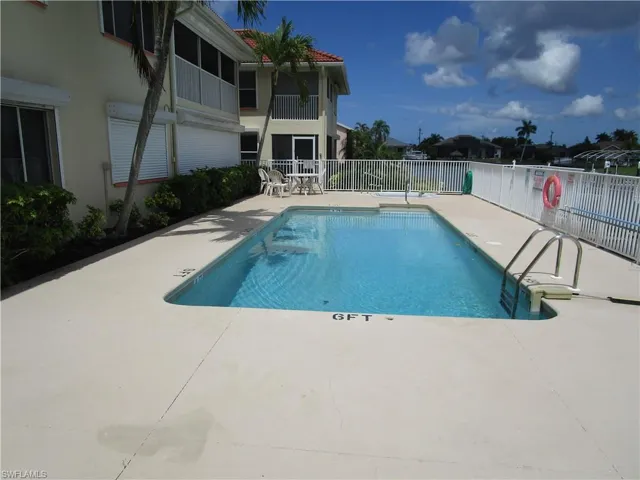 Spacious pool deck