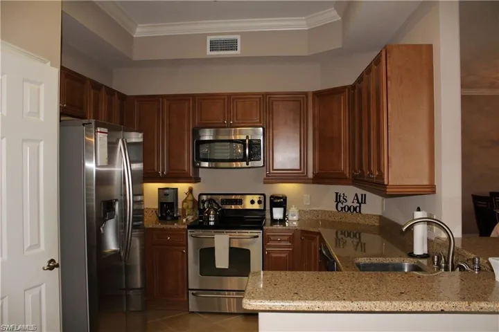 10474 Smokehouse Bay Dr 102, Naples, Florida 34120