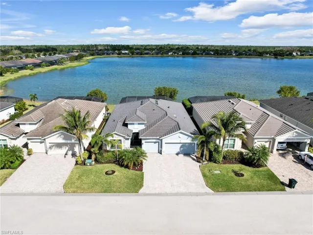 BIG LAKE VIEWS-ON THE LAKE!!