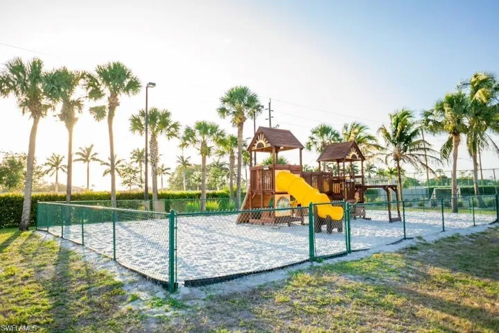 161 Santa Clara Dr, Naples, Florida 34104