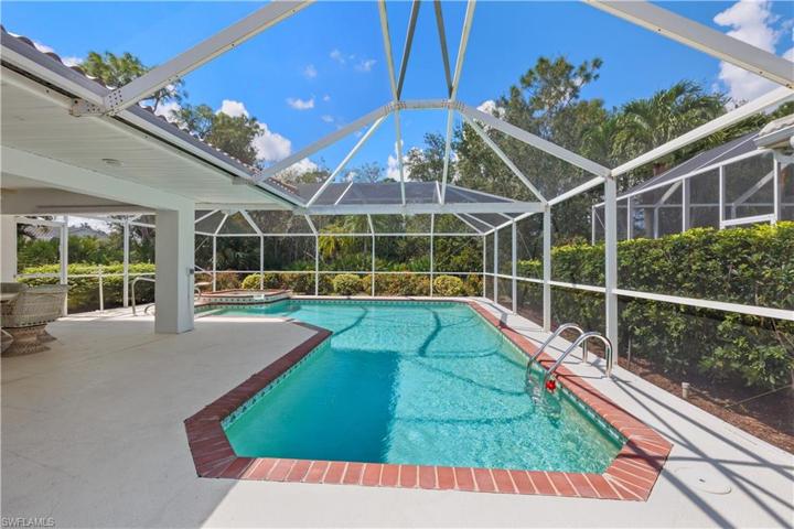 Oversized pool for sunbathing and relaxing