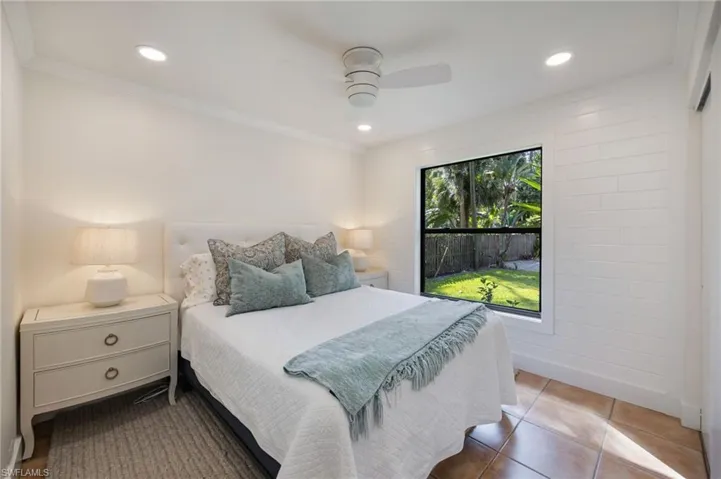 5179  Sycamore  DR, Naples, FL 34119