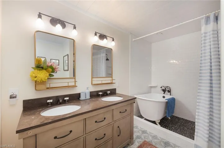 5179  Sycamore  DR, Naples, FL 34119