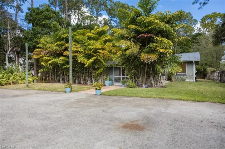 5179  Sycamore  DR, Naples, FL 34119
