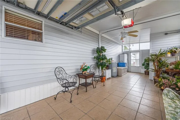 Sunroom / solarium featuring a ceiling fan