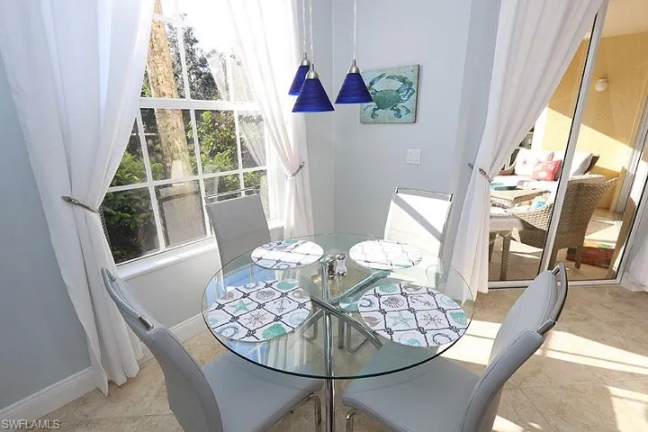 Breakfast Nook/Dinette