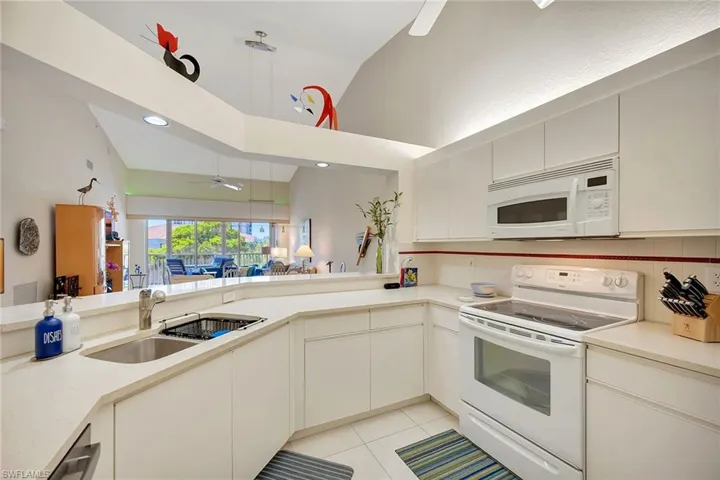 7654  Pebble Creek  CIR, Naples, FL 34108