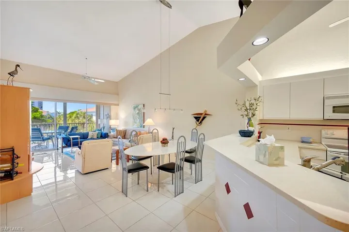 7654  Pebble Creek  CIR, Naples, FL 34108