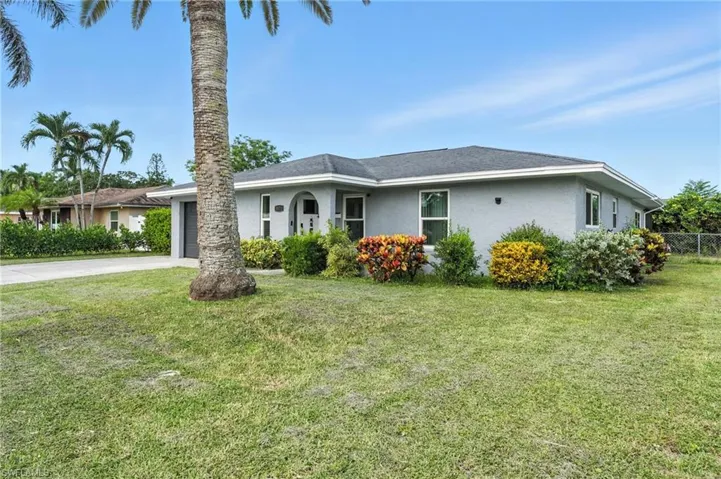 Ranch-style home featuring stucco siding, driveway, and a garage