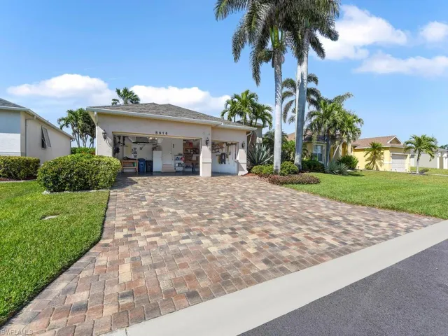 Wide Drive w/ Pavers