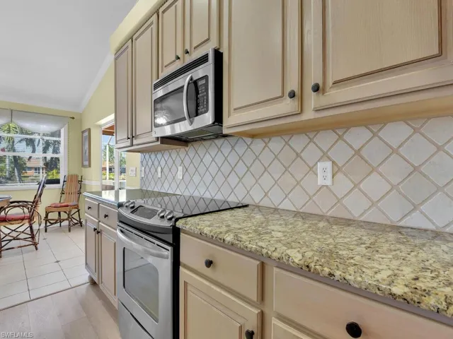 Granite & Tile Backsplash