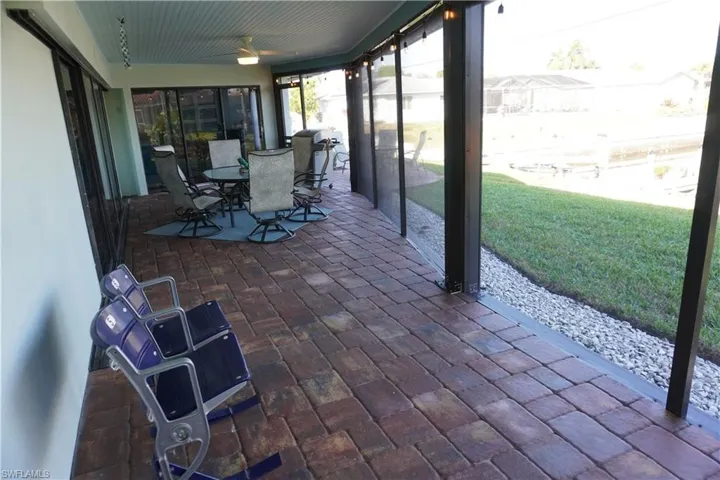 Screened-in patio - At boat dock