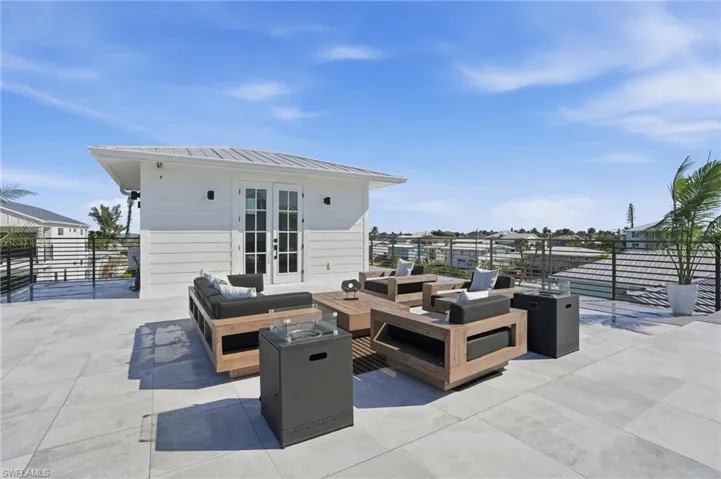 Roof Top Deck with Bathroom and Hot Tub