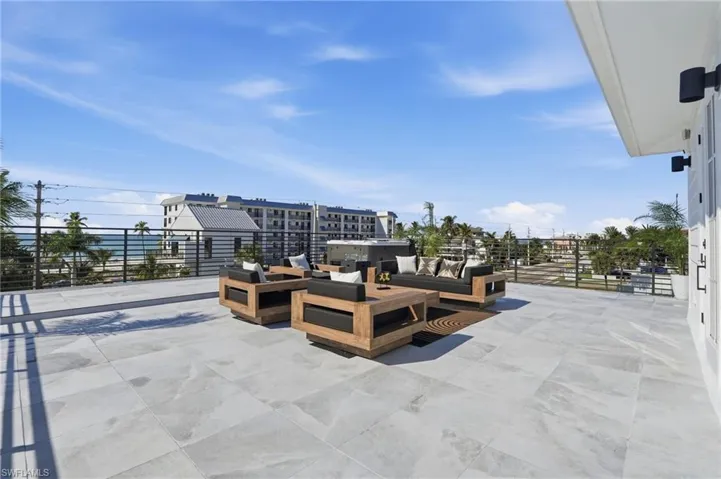 Roof Top Deck with Bathroom and Hot Tub