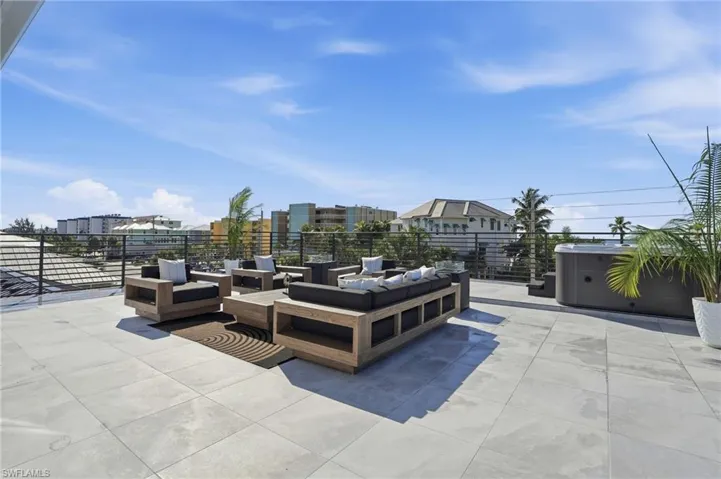 Roof Top Deck with Bathroom and Hot Tub