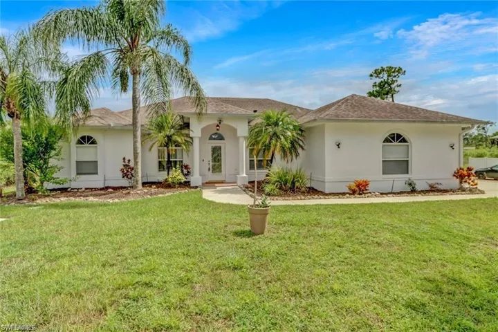 2720  24th Ave SE  , Naples, FL 34117
