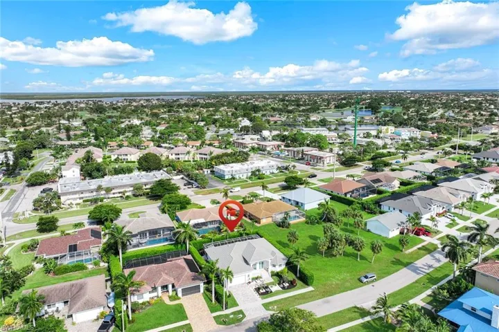 Birds eye view of property
