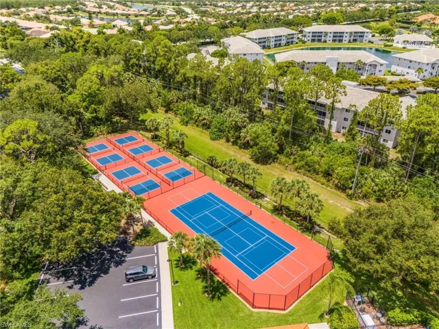 305 Robin Hood Cir 204, Naples, Florida 34104