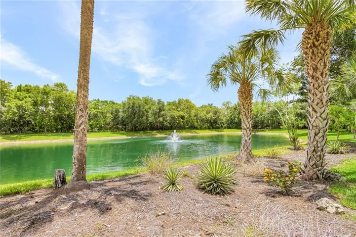 305 Robin Hood Cir 204, Naples, Florida 34104