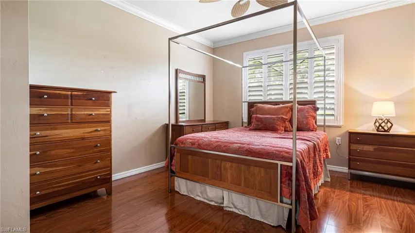 Master bedroom - with Crowns