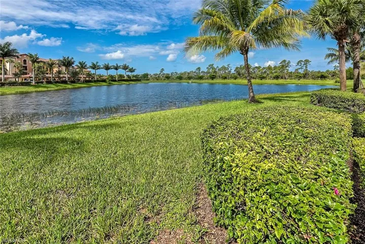 9528 Avellino Way 2515, Naples, Florida 34113