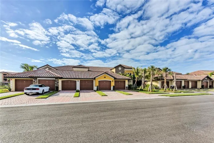 9528 Avellino Way 2515, Naples, Florida 34113