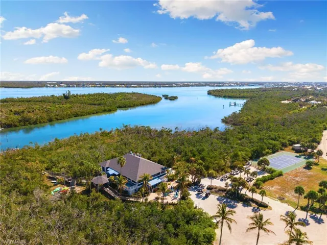 Island & Marina Life