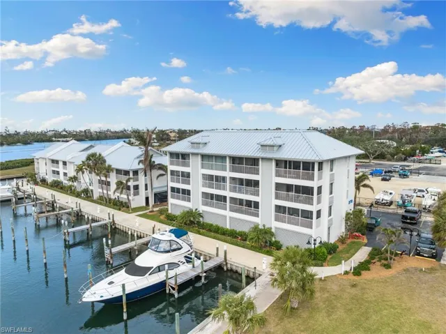 Welcome to your Harbortown Condo at Loggerhead Palm Harbour Marina