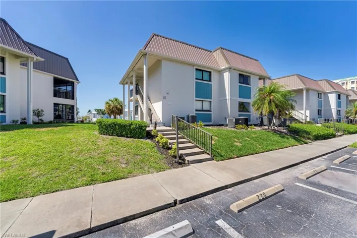 200  Lenell  RD, Fort Myers Beach, FL 33931