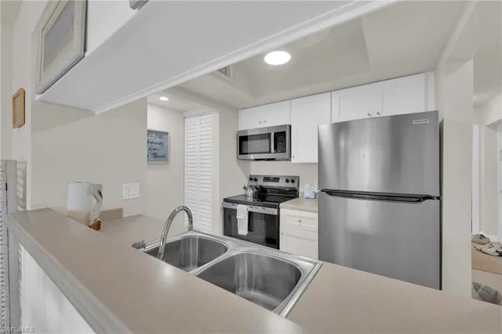 200  Lenell  RD, Fort Myers Beach, FL 33931
