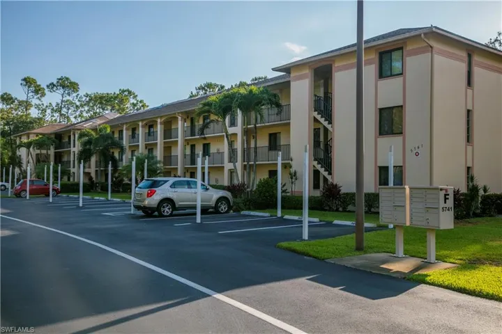 5741  Deauville  CIR, Naples, FL 34112