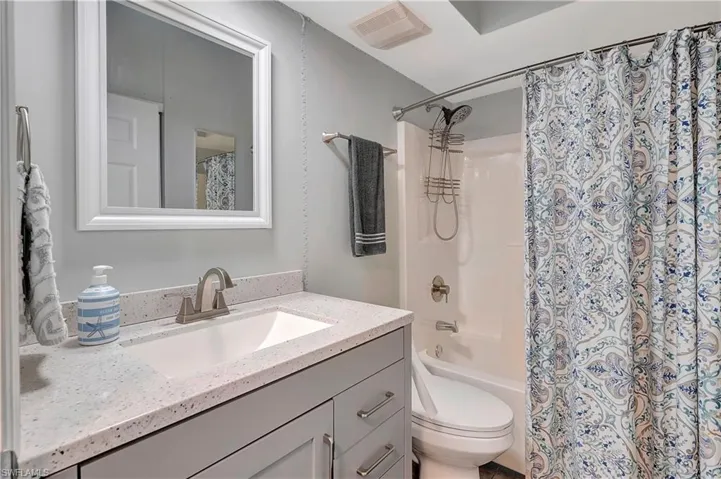 Guest bath with tub/shower combo and updates vanity with quartz counters